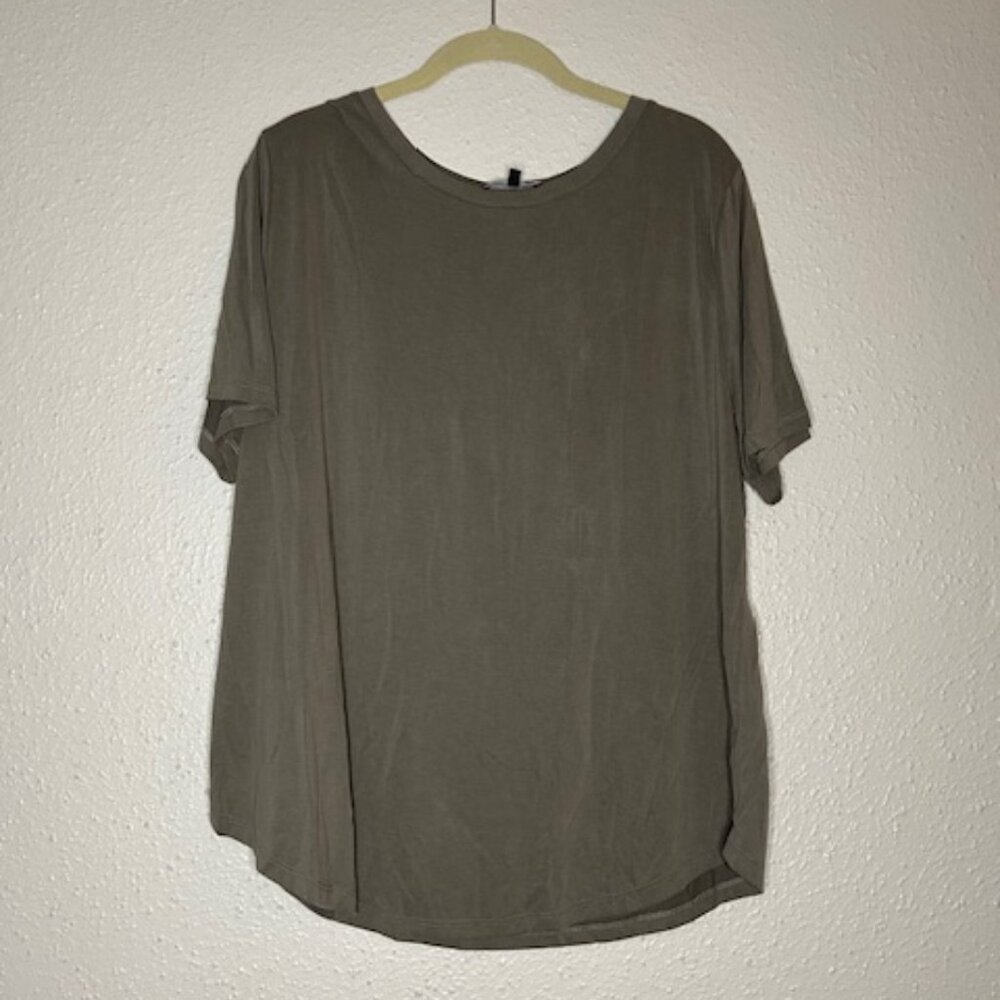 Universal Standard Short Sleeve T-shirt Size S (14-16 US)